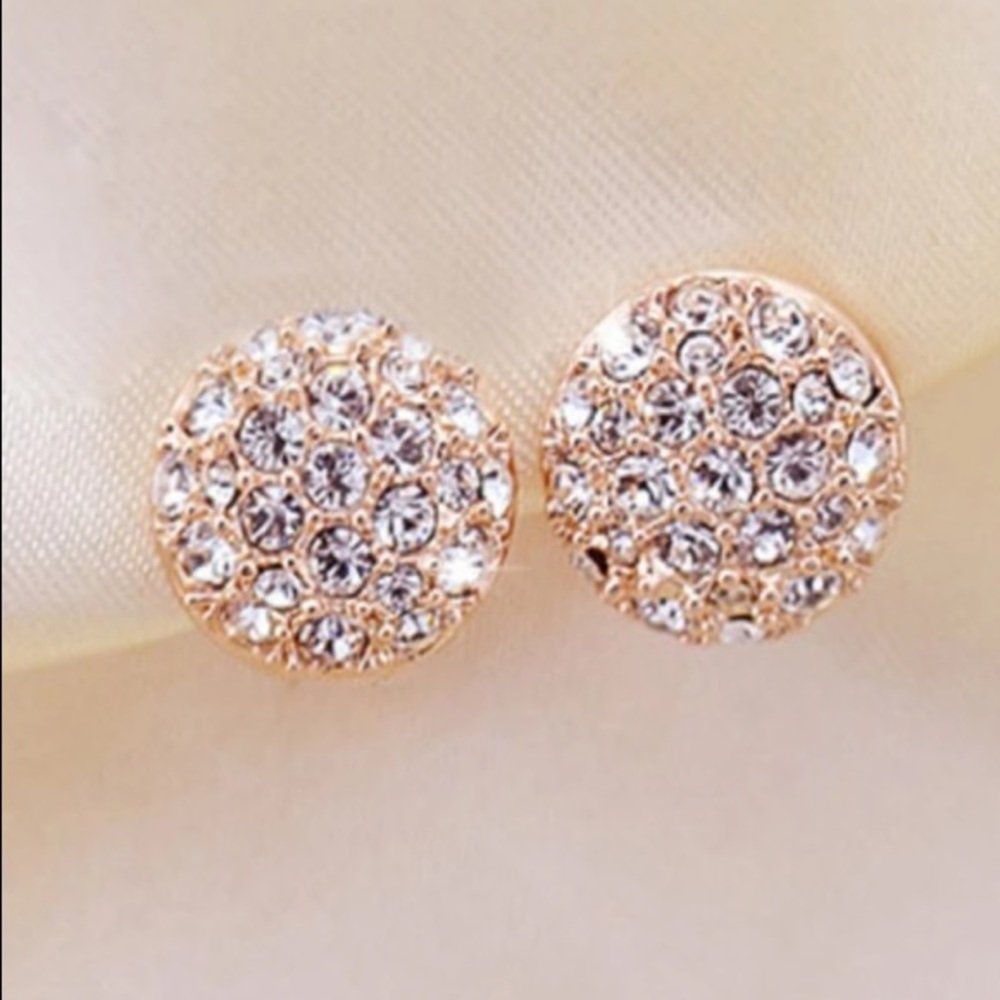 💙💎💲FIRM🛍➕BUNDLE➕🛍4 DISCOUNT PAVE CIRCLE STUDS - Picture 4 of 8
